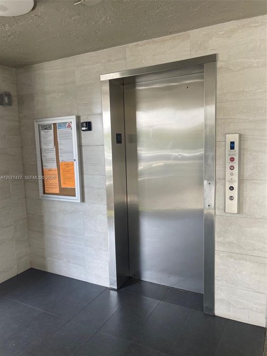 For Rent: $2,150 (1 beds, 1 baths, 898 Square Feet)