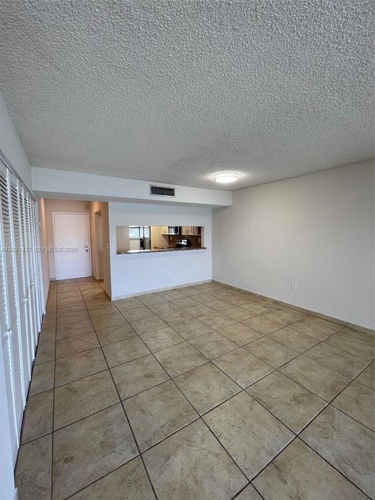 For Rent: $2,150 (1 beds, 1 baths, 898 Square Feet)