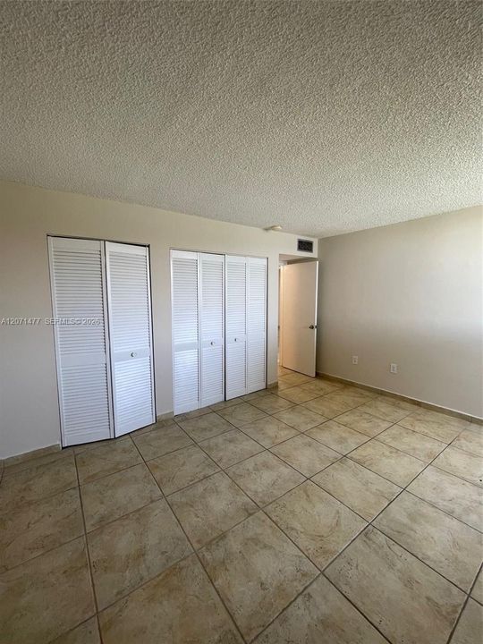 For Rent: $2,150 (1 beds, 1 baths, 898 Square Feet)