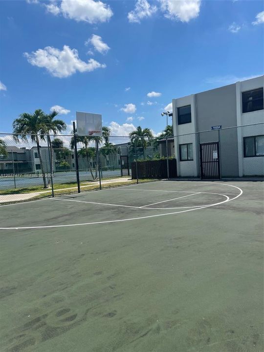 For Rent: $2,150 (1 beds, 1 baths, 898 Square Feet)