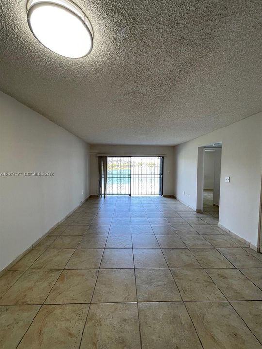 For Rent: $2,150 (1 beds, 1 baths, 898 Square Feet)