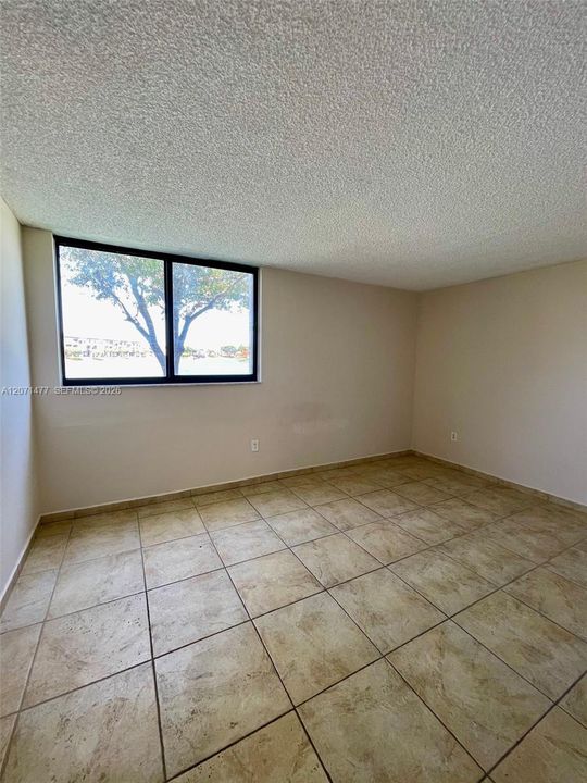 For Rent: $2,150 (1 beds, 1 baths, 898 Square Feet)