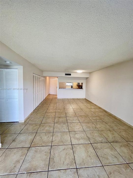 For Rent: $2,150 (1 beds, 1 baths, 898 Square Feet)