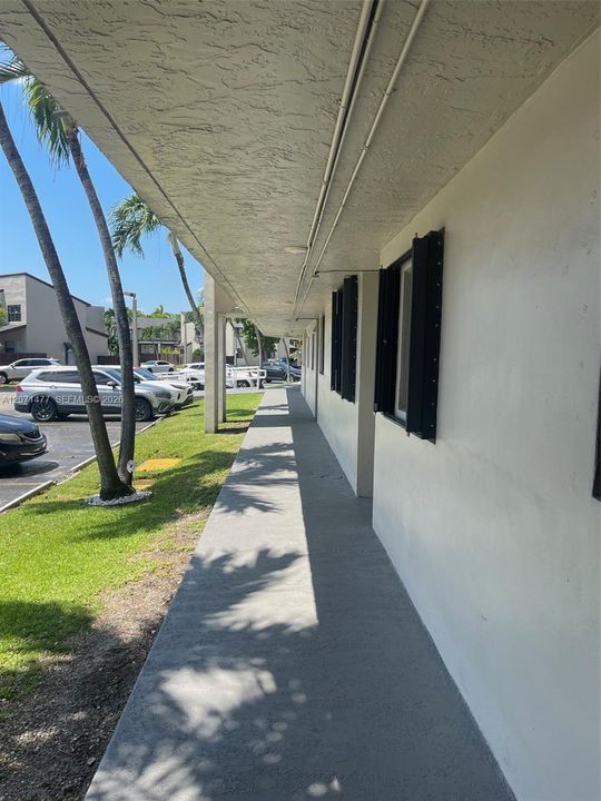 For Rent: $2,150 (1 beds, 1 baths, 898 Square Feet)