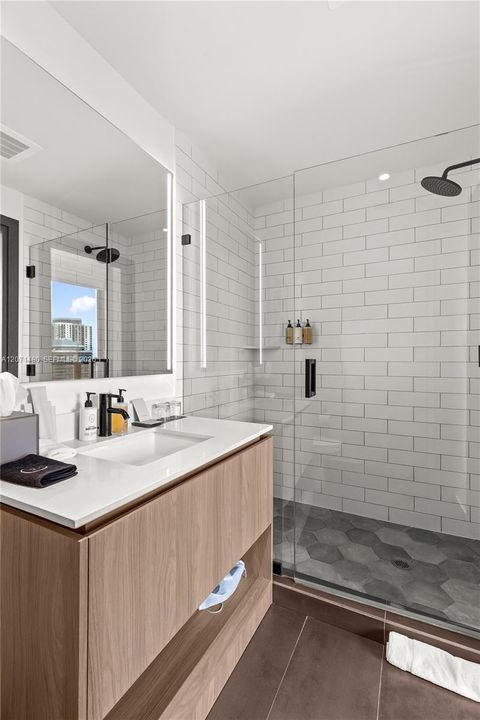 For Sale: $1,225,000 (3 beds, 3 baths, 1135 Square Feet)