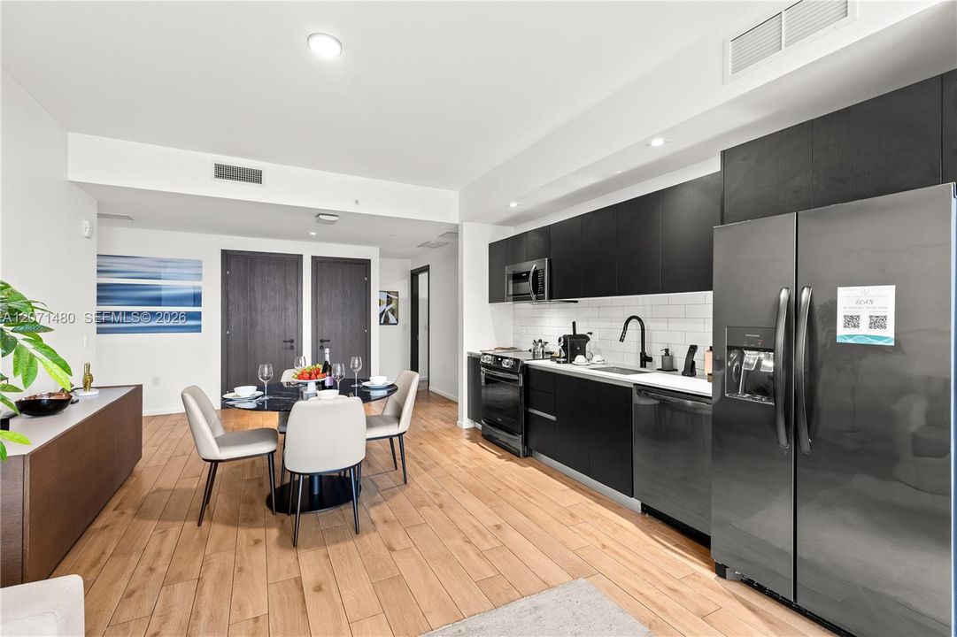For Sale: $1,225,000 (3 beds, 3 baths, 1135 Square Feet)