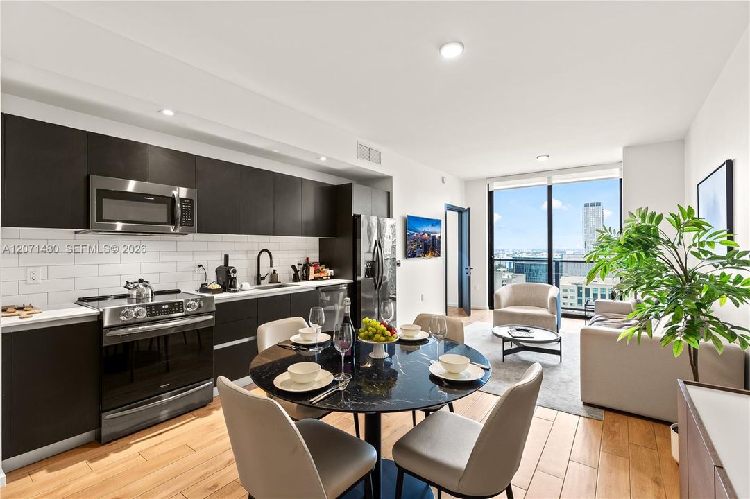 For Sale: $1,225,000 (3 beds, 3 baths, 1135 Square Feet)