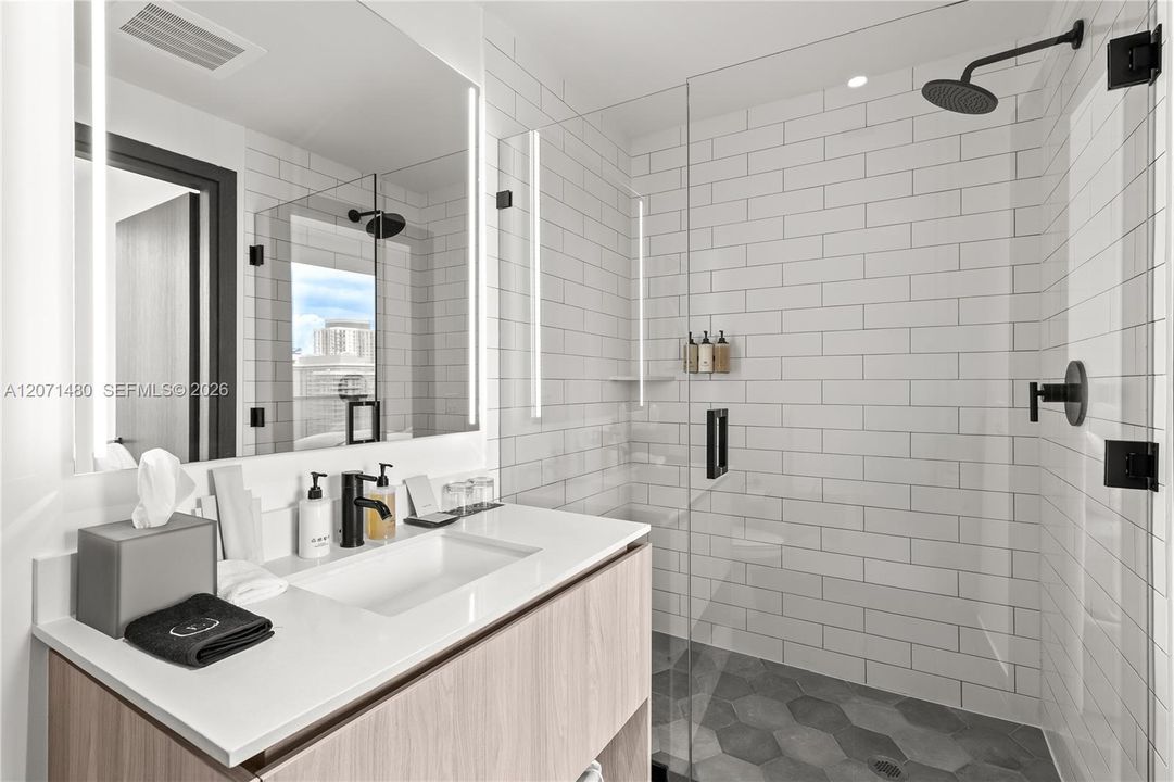 For Sale: $1,225,000 (3 beds, 3 baths, 1135 Square Feet)