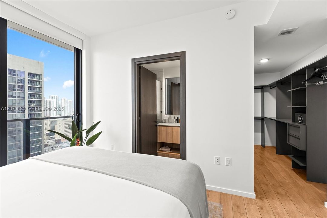 For Sale: $1,225,000 (3 beds, 3 baths, 1135 Square Feet)