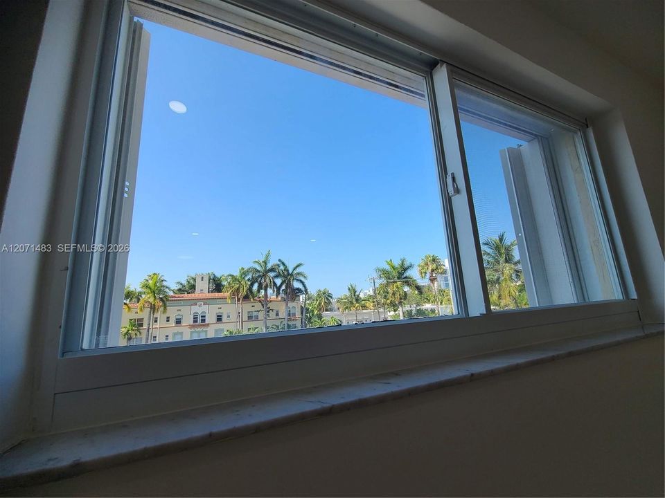 For Rent: $2,500 (1 beds, 1 baths, 697 Square Feet)