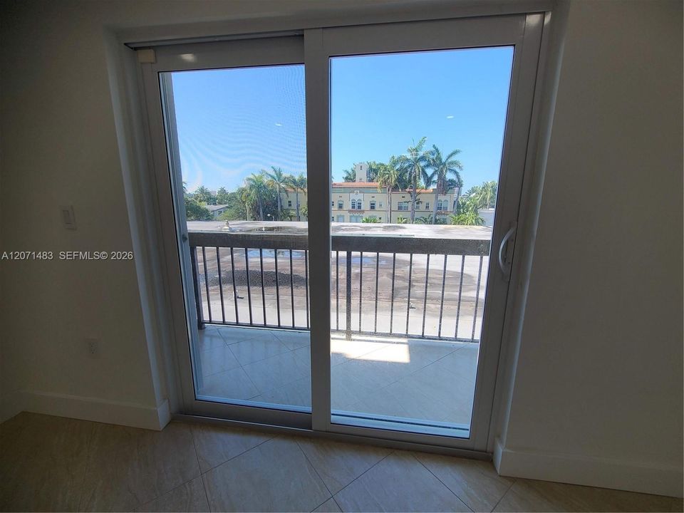 For Rent: $2,500 (1 beds, 1 baths, 697 Square Feet)