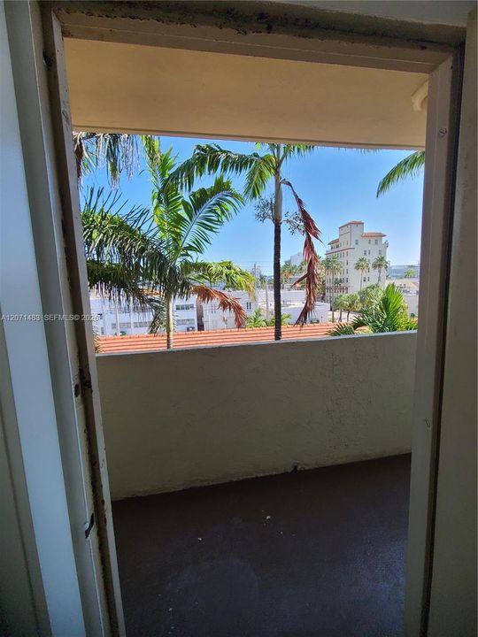 For Rent: $2,500 (1 beds, 1 baths, 697 Square Feet)