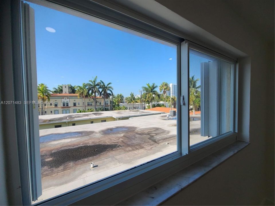 For Rent: $2,500 (1 beds, 1 baths, 697 Square Feet)