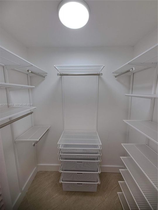 For Rent: $2,500 (1 beds, 1 baths, 697 Square Feet)