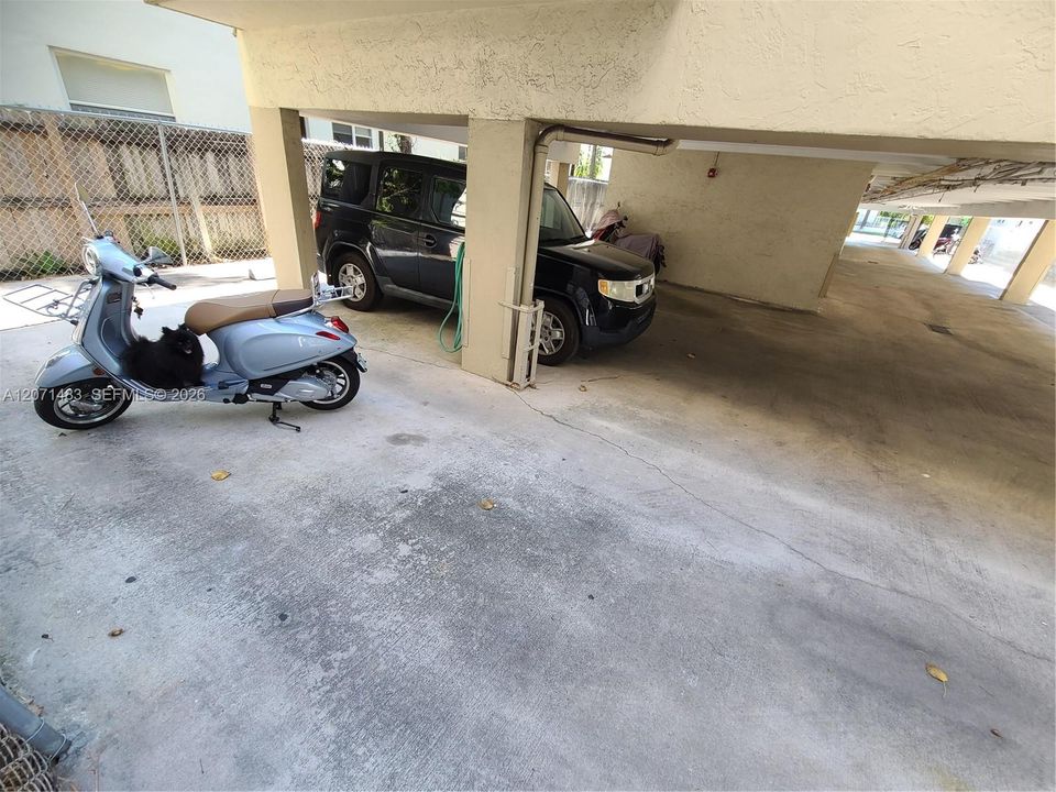 For Rent: $2,500 (1 beds, 1 baths, 697 Square Feet)