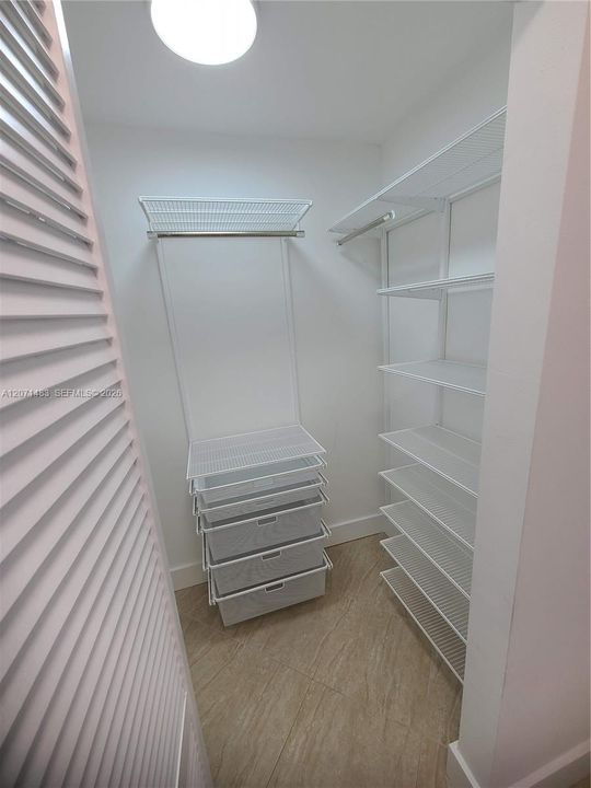 For Rent: $2,500 (1 beds, 1 baths, 697 Square Feet)