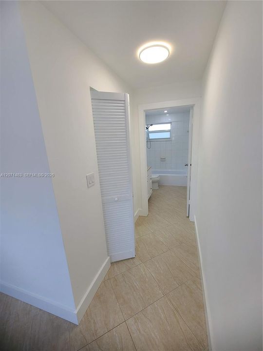 For Rent: $2,500 (1 beds, 1 baths, 697 Square Feet)