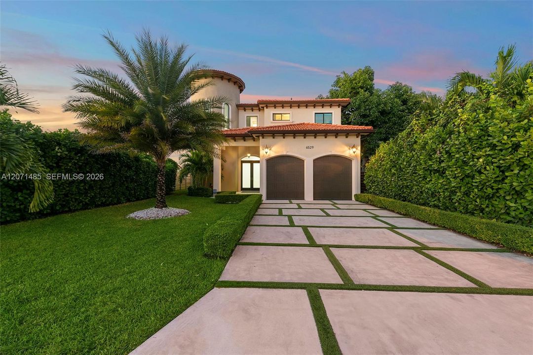 For Sale: $2,300,000 (5 beds, 3 baths, 2954 Square Feet)