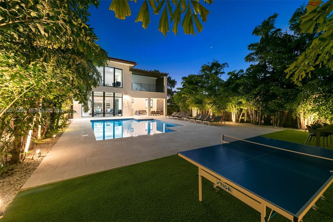 For Sale: $2,300,000 (5 beds, 3 baths, 2954 Square Feet)