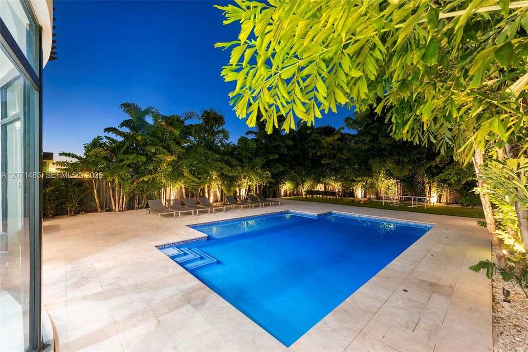 For Sale: $2,300,000 (5 beds, 3 baths, 2954 Square Feet)