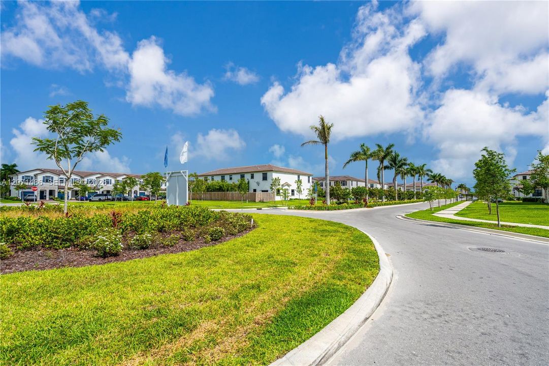For Sale: $499,000 (3 beds, 2 baths, 1827 Square Feet)