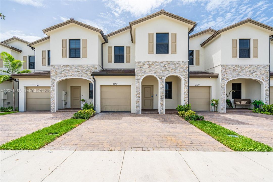 For Sale: $499,000 (3 beds, 2 baths, 1827 Square Feet)