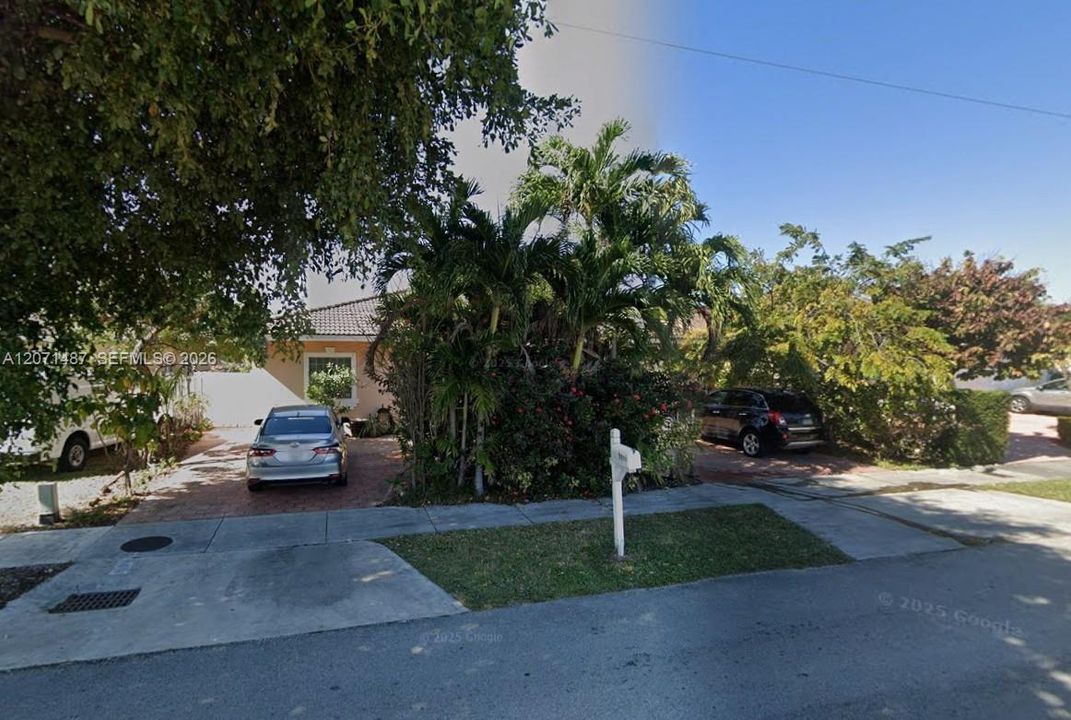 For Sale: $750,000 (4 beds, 3 baths, 1834 Square Feet)