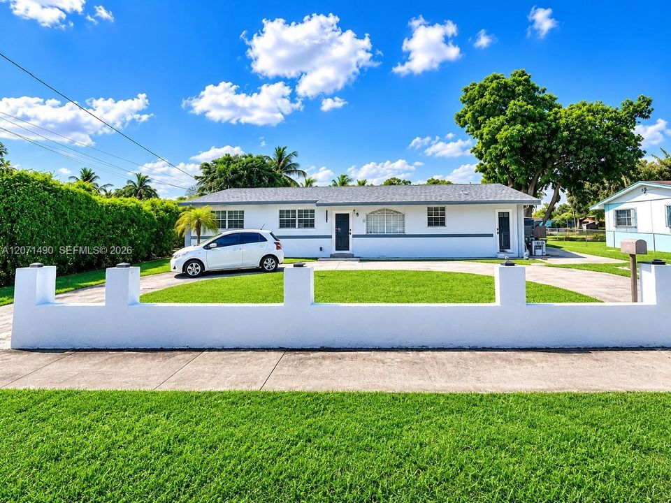 For Sale: $729,000 (6 beds, 3 baths, 2318 Square Feet)