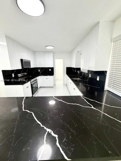 For Sale: $729,000 (6 beds, 3 baths, 2318 Square Feet)