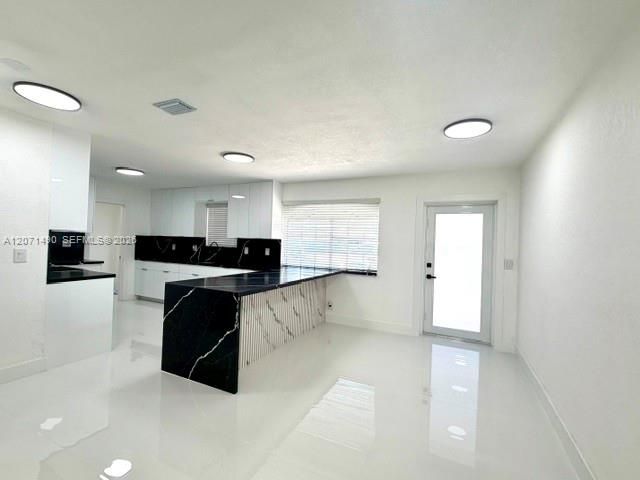 For Sale: $729,000 (6 beds, 3 baths, 2318 Square Feet)