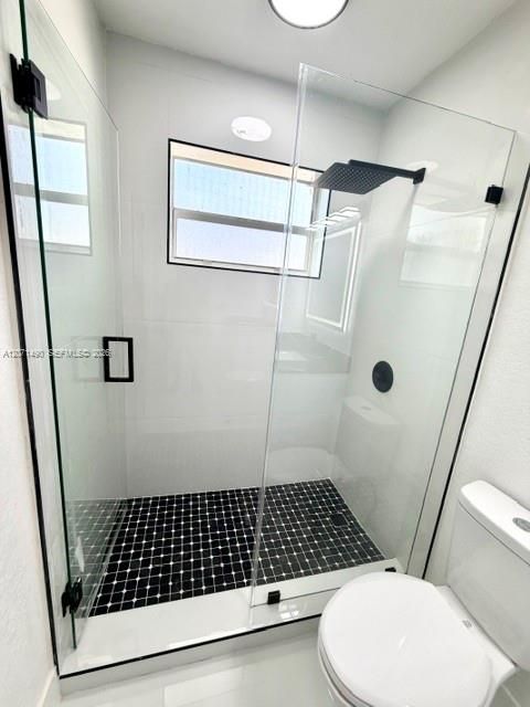 For Sale: $729,000 (6 beds, 3 baths, 2318 Square Feet)