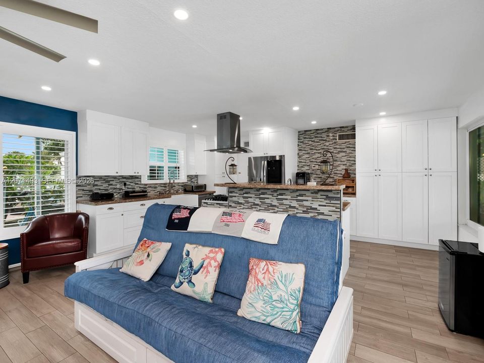 For Sale: $1,350,000 (3 beds, 2 baths, 1818 Square Feet)