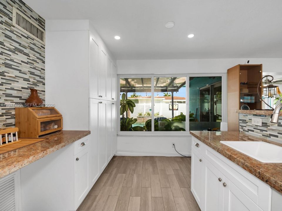 For Sale: $1,350,000 (3 beds, 2 baths, 1818 Square Feet)