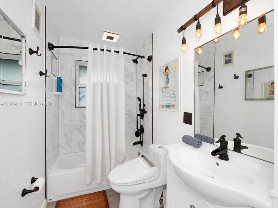 For Sale: $1,350,000 (3 beds, 2 baths, 1818 Square Feet)