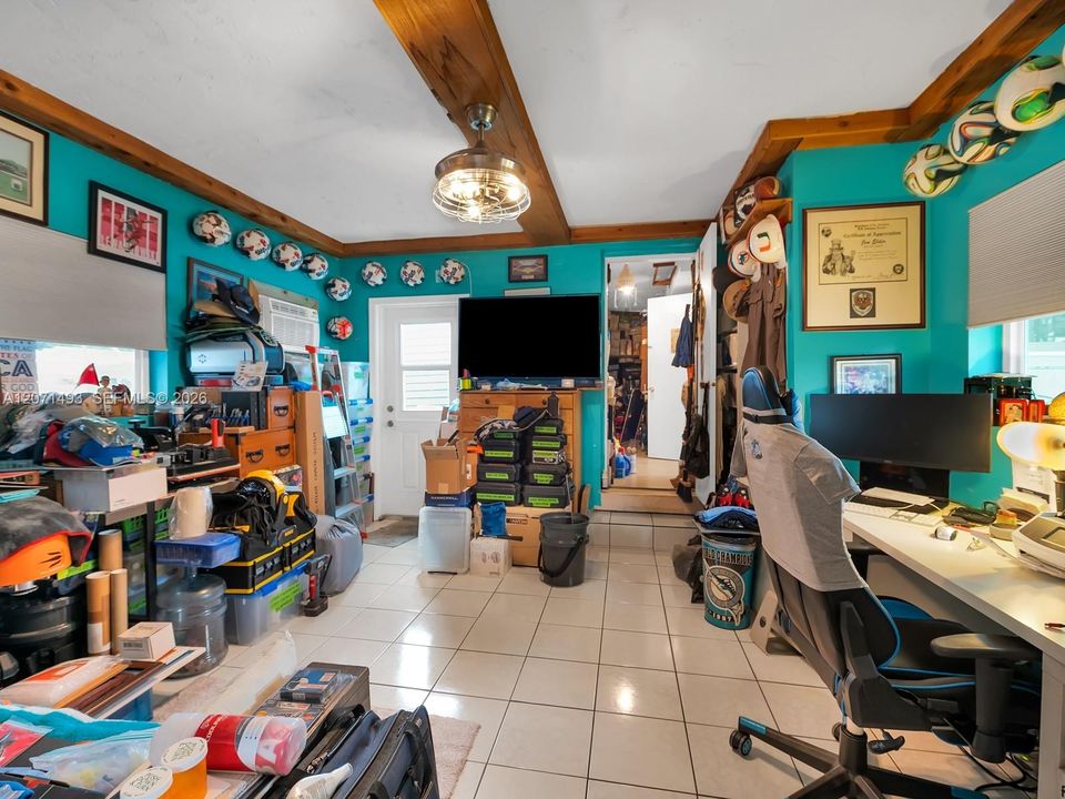 For Sale: $1,350,000 (3 beds, 2 baths, 1818 Square Feet)
