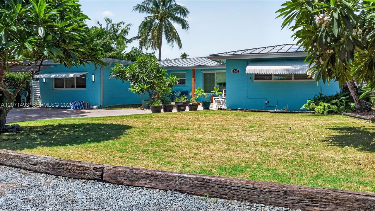 For Sale: $1,350,000 (3 beds, 2 baths, 1818 Square Feet)