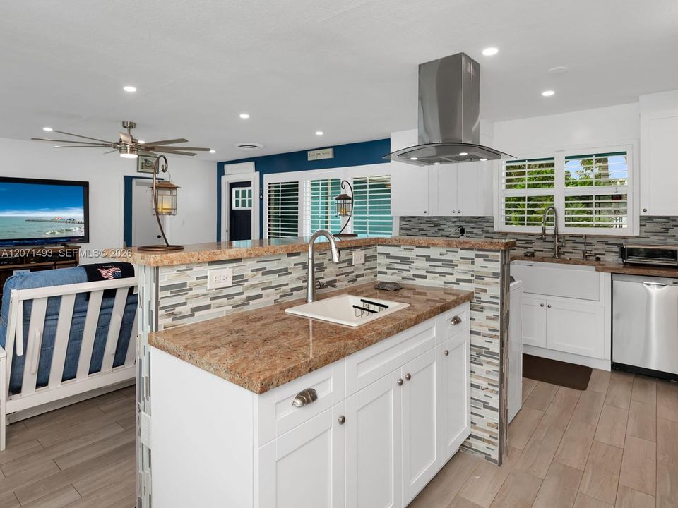 For Sale: $1,350,000 (3 beds, 2 baths, 1818 Square Feet)