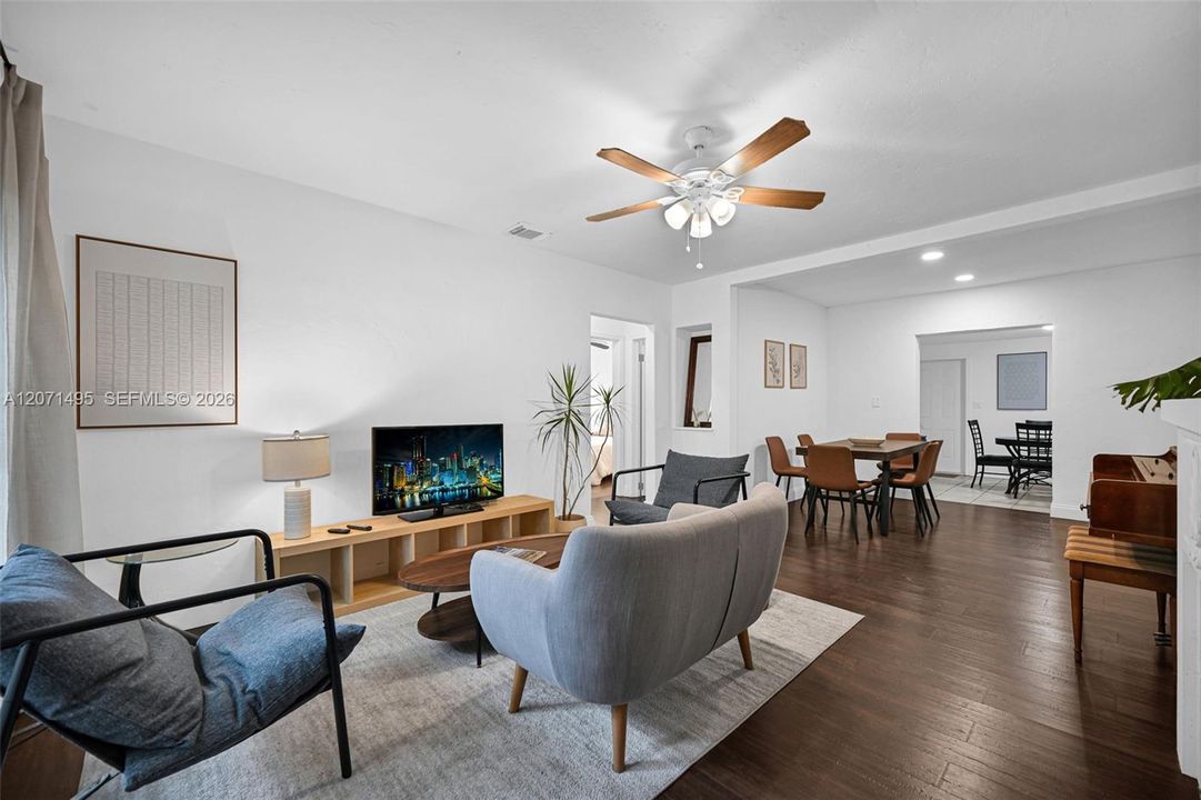 For Rent: $4,900 (3 beds, 2 baths, 1496 Square Feet)