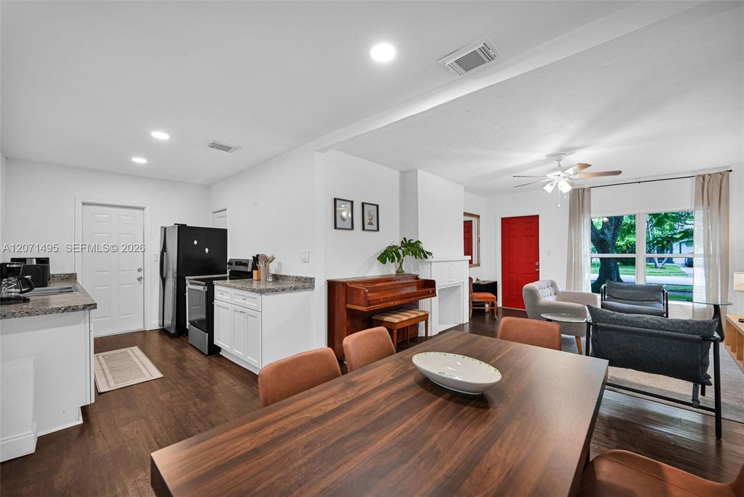 For Rent: $4,900 (3 beds, 2 baths, 1496 Square Feet)