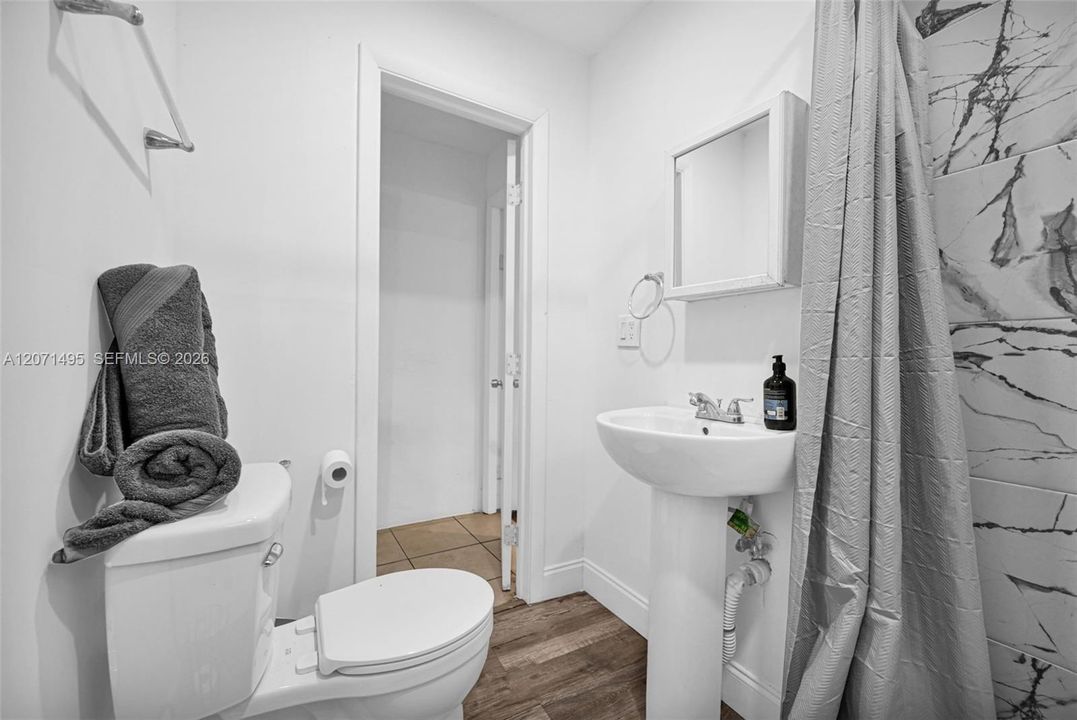 For Rent: $4,900 (3 beds, 2 baths, 1496 Square Feet)