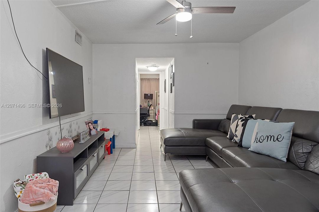 For Rent: $2,100 (2 beds, 1 baths, 760 Square Feet)