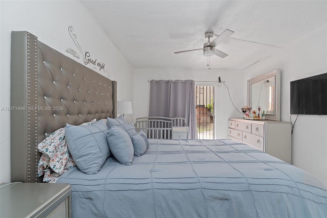 For Rent: $2,100 (2 beds, 1 baths, 760 Square Feet)