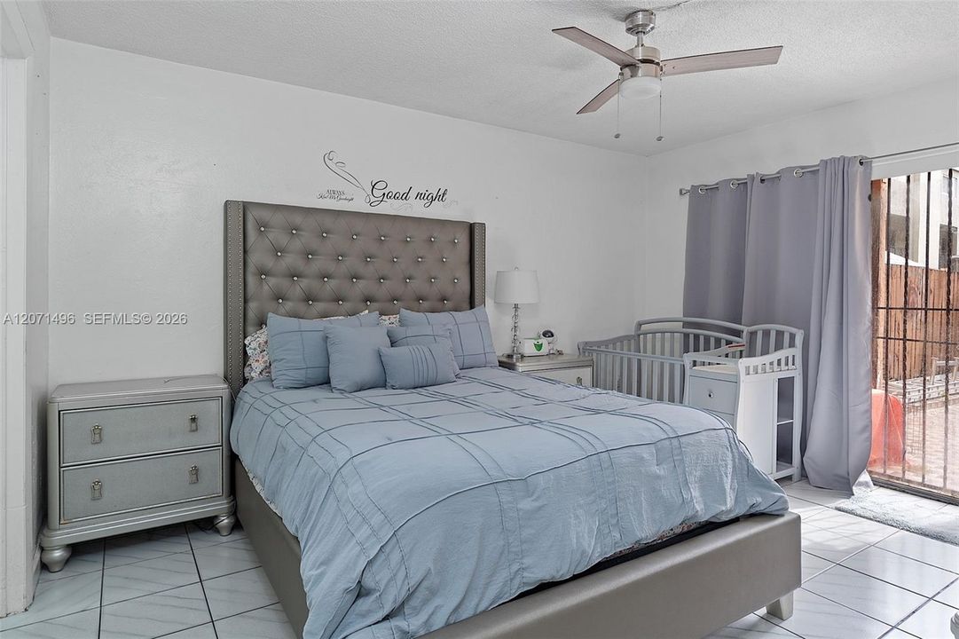 For Rent: $2,100 (2 beds, 1 baths, 760 Square Feet)