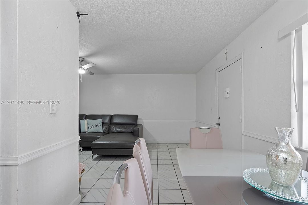 For Rent: $2,100 (2 beds, 1 baths, 760 Square Feet)