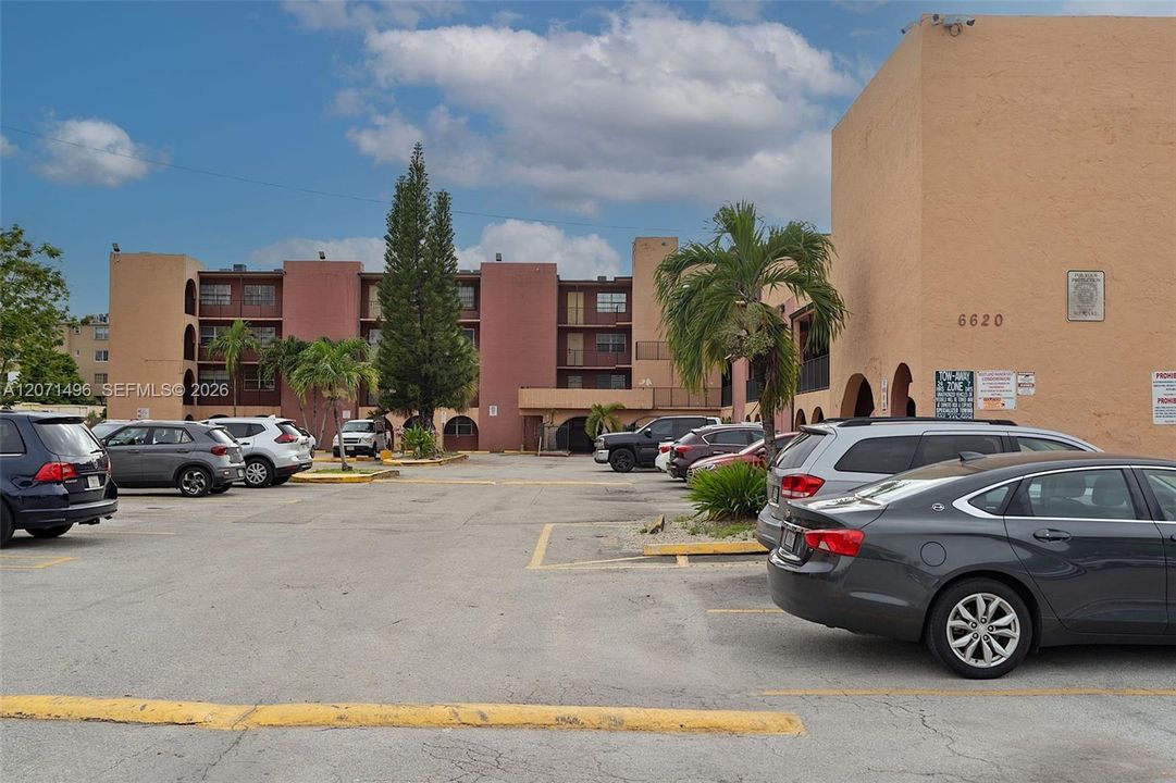 For Rent: $2,100 (2 beds, 1 baths, 760 Square Feet)