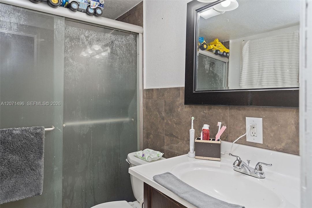 For Rent: $2,100 (2 beds, 1 baths, 760 Square Feet)