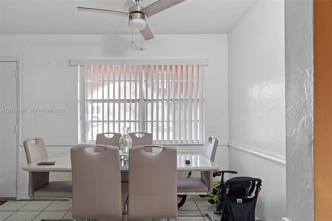For Rent: $2,100 (2 beds, 1 baths, 760 Square Feet)