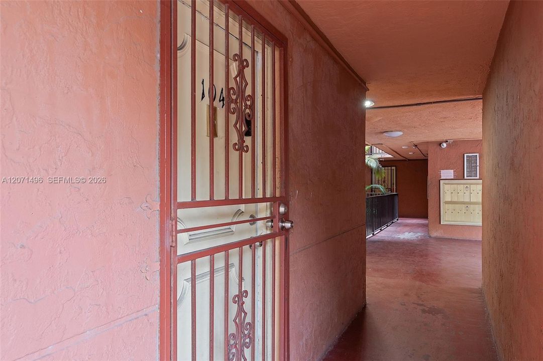 For Rent: $2,100 (2 beds, 1 baths, 760 Square Feet)