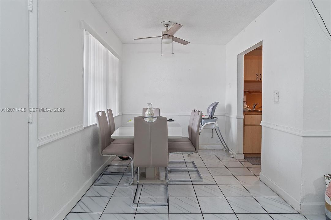 For Rent: $2,100 (2 beds, 1 baths, 760 Square Feet)
