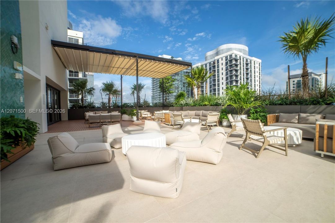 For Sale: $425,000 (0 beds, 1 baths, 430 Square Feet)